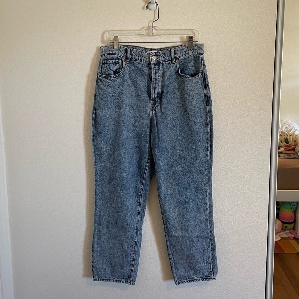 Pacsun high waisted light wash mom jeans